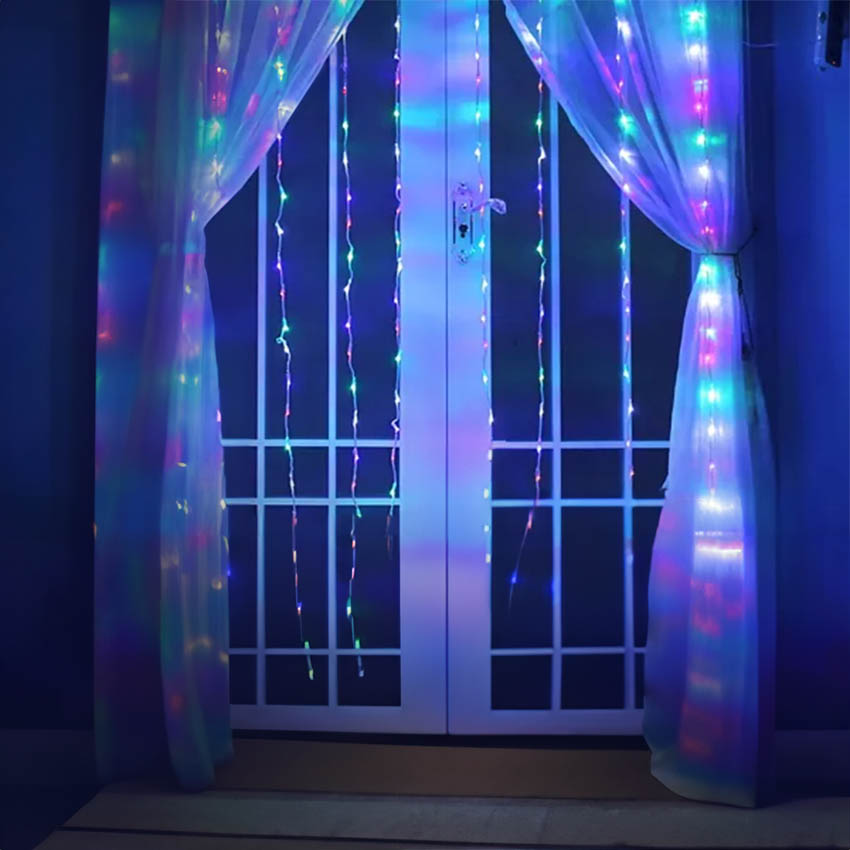 luces planas para cortinas, alimentadas por batería 3AA. Ofrecen colores RGBY y una extensión de 3m x 3m, perfectas para iluminar tus espacios con estilo y creatividad.